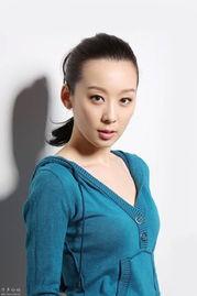 魏辰妃照片,光影交织下的美丽瞬间