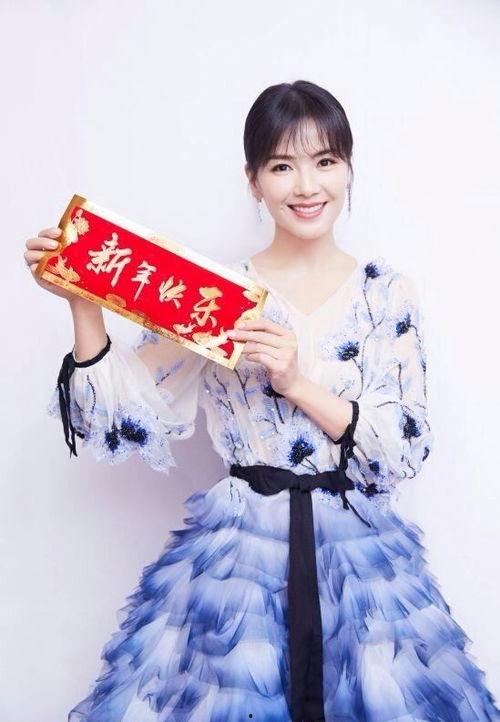 刘涛拜年照片,幸福家庭温馨瞬间